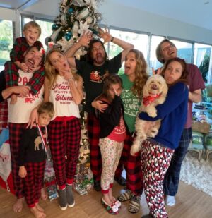 Virginia Williams Instagram - Christmastime photo dump #1 🎅❤️🎄 Parties, fancy lunches, McDonald’s, school programs, and friends pajama gift exchanges 🤗