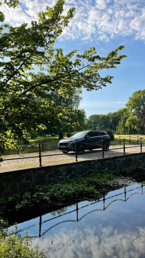 Virginie Philippot Instagram - @peugeot #e5008 🧳

#womeninmotorsport #motorsport
#carsofinstagram #motorsportpassion #automotivedesign
#fastcarsforever #drivewithstyle
#carphotography #electriccar #peugeot #speedaddict
#instacars #racedaythrills #carenthusiast
#motorsportfever #cardesigninspo 
#suède #5008