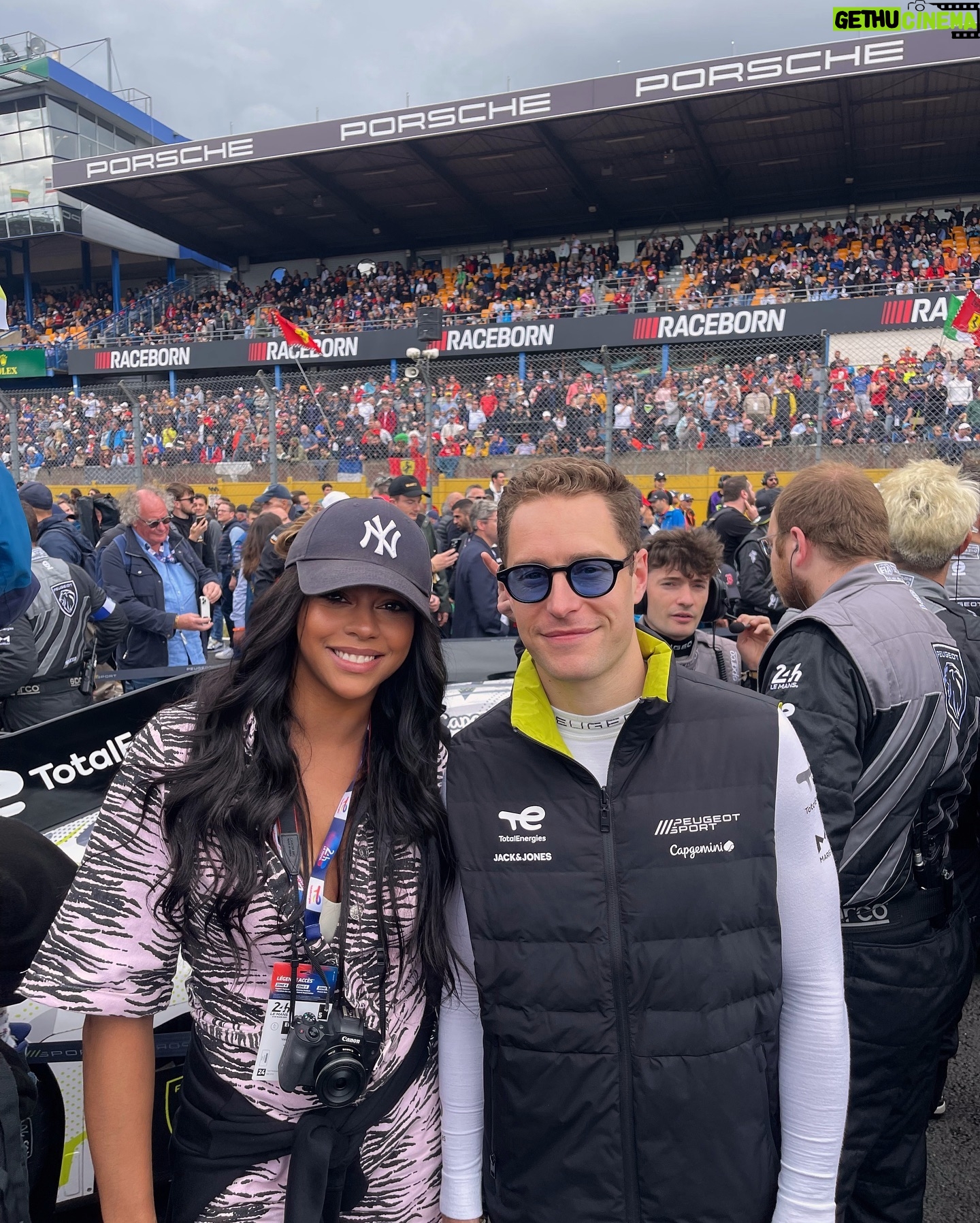 Virginie Philippot - 567 Likes - 🏎💥 : QUEL MOMENT DE FOLIE !!!!
Merci @peugeot pour cette expérience incroyable sur le circuit légendaire des 24 Heures du Mans. Je réalise à quel point j'ai de la chance de vivre ces instants. Surtout pour ceux qui me suivent, vous savez à quel point je peux parfois manquer de stabilité mentale, et ce genre de week-end me permet de m'évader et de me plonger dans un bonheur absolu lié à l'automobile !
JE KIIIIIFFFFFFFF TROP !
Merci pour ces moments inoubliables et cette émotion de bonheur. 🔋
Et merci @wimverloy pour l’invitation 🥹
#24hlemans #peugeotsport #peugeot9x8 #WEC #lemans24 #motorracing #race #raceday #racing