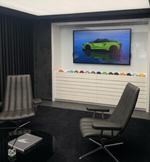 Virginie Philippot Instagram - Afterwork #mclaren 🥂
🧡 Discovering THE NEW MCLAREN ARTURA 📸 1

#mclaren #mclarenartura #artura #car #carsofinstagram #carporn