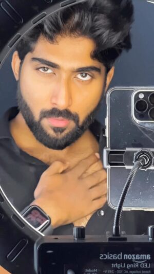 Vishnu Unnikrishnan Instagram - Some Sexy DheemThanaNam ! 🔥 
.
.
hot, blackshirt, eyes, tamil music
