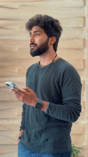 Vishnu Unnikrishnan Instagram - Here’s ‘Nesamaguren’ in My Voice . Comment if you liked it 💖💫
.
.
#nesamaguren #stephenzechariahfanzclub😎❣️😍 #tamilcover #tamilsinger #ownvoices