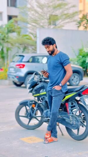 Vishnu Unnikrishnan Instagram - When a random girl calls me ‘BRO’ ! 🤬🤪😂
.
.
#tamilvideo #funnymemes #trendingreels #tamilcomedy