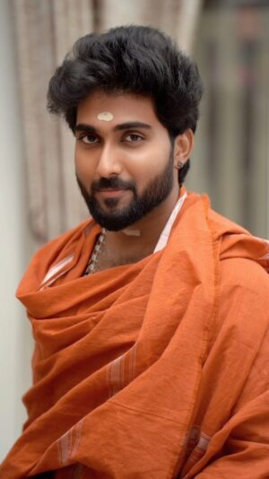 Vishnu Unnikrishnan Instagram - My Version of this beautiful song from #premalu ! 🩷
.
.
#yayayaya #devaragam #naslen #mamithabaiju