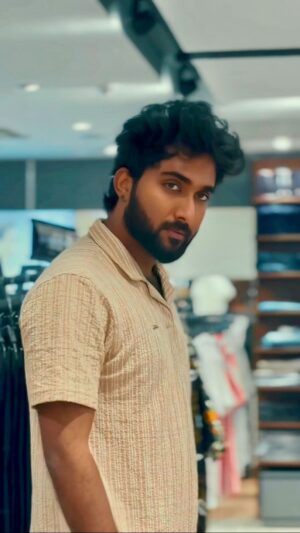 Vishnu Unnikrishnan Instagram - That Random Eye Contact ! 😍
.
.
#tamilreels #trending #instareels