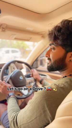 Vishnu Unnikrishnan Instagram - Let’s Go ? 🚘 
.
.
#poongatrepoongatre #paiya #karthi #reelstrending #tamilreels
