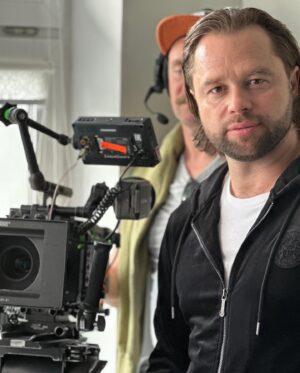 Vitaly Gogunsky Instagram - Поздравляю всех с днем Российского кино!

Стартовали съемки «Универ»
Ждёте премьеру?