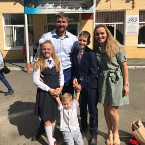 Vitaly Minakov Instagram - 1 сентября - это всенародный праздник, нет в нашей стране человека, который с ним не связан! Ведь все мы когда-то учились в школе...Сегодня за парты сели будущие Ломоносовы и Менделеевы,  Пушкины и Тургеневы, Королевы и Гагарины.... Желаю всем школьником нашей любимой Брянщины смело идти к своей мечте и пусть на тернистом пути постижения новых знаний Вас сопровождают ваши мудрые наставники -педагоги и ваши заботливые родители! Желаю учителям в этот замечательный праздничный день - новых свершений, любознательных учеников, воплощения своих творческих планов! Вы умеете пробудить у своих учеников интерес к знаниям, повести их за собой, вдохновить на новые победы! Ваш труд -это ежедневный подвиг во имя будущего нашей страны!

Фото из нашего семейного архива за 2019 год