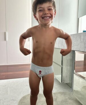 Vítor Baía Instagram - Meu amor! Parabéns! 5 anos de um menino incrível! Deus concedeu-me o privilégio de ser teu pai! 💙