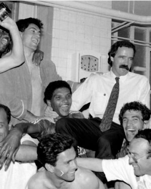 Vítor Baía Instagram - Artur Jorge, treinador e Homem que recordarei como um dos maiores de sempre.
Lembro o dia em que entregou sem medo a baliza do FC Porto a um jovem de 18 anos. 
Lembro sobretudo as lições de futebol e de vida que sempre transmitiu a quem com ele trabalhou. 
Obrigado Mister.
Até sempre