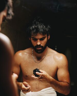 Vítor Silva Costa Instagram - Final touches for date night with @azzaro_parfums 

@perfumesecompanhia.pt 
#azzarothemostwanted
#iwantidareit
#azzaroparfums 
#collaboration