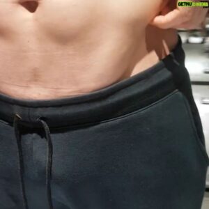 Vivian Dawson Instagram - In Chinese they like to name all the lines and crevices on ur body, for example, clevage is called "the business line" (事業線）， i guess because cleavage is good for business? I dunno. and the V taper of the lower abdominals (which I'm introducing in this video ) is called the mermaid line (人魚線). I'm not joking, this is really what they're called 🤣

#人魚線 #abs #health #fit #gymmotivation