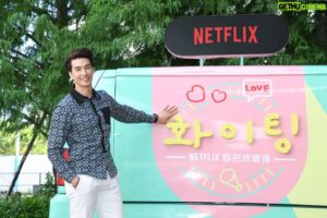 Vivian Dawson Instagram - Catch me outside, in ma lil Netflix van 😅 delivering positive vibes to ur door. FIGHTING💪🔥

#Netflixtw

#Netflix歐巴來應援

#CoachNY

#NIKE