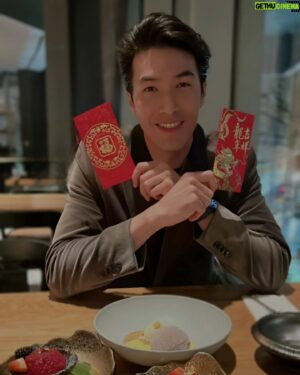 Vivian Dawson Instagram - Happy new year everyone! 新年快樂! 恭喜發財，紅包拿來！😁 what a great way to welcome in the new year, with a selection of delicious food including my favorite of all, the tomahawk steak! ❤️🙈 

Thankyou @nikuxla for a wonderful evening