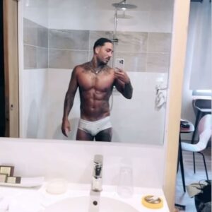 Vivian Grimigni Instagram - Il te diront  que c’est impossible
Alors rends le possible !