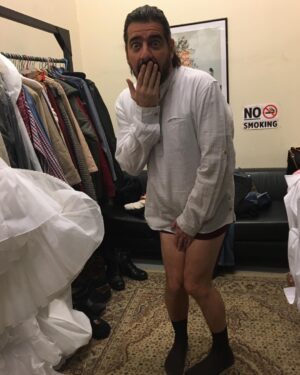 Vivian Kontomari Instagram - Όλοι περνάμε καλύτερα όταν έχουμε γυρισμα με τον Δρακόπουλο !!! #tosoisou @alphatv  #lovemyjob #giannisdrakopoulosdenexeiinsta #hahaha