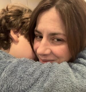 Vivian Kontomari Instagram - Καληνυχτα μαμα  #goodnight  #hug #goodnighthug  #happymoments