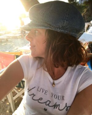Vivian Kontomari Instagram - Can you? 
#live #your #dream