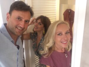 Vivian Kontomari Instagram - Εργασία και χαρά...με καλή παρέα!#shooting #tvserial #actors #comingsoon