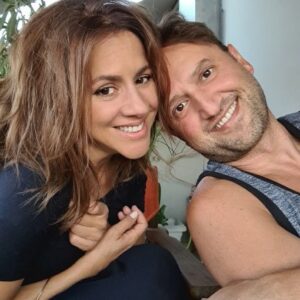 Vivian Kontomari Instagram - Μου είπε η Φαίη ότι ήθελε να συναντήσει το Δαμιανό της είχε λείψει πολύ… Και εγώ χάρηκα τόσο που είδα τον @argiris_aggelou_official ! 
#erwtasmediafora #starchanneltv