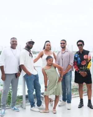 Vivica A. Fox Instagram - TGIF Dawlings! Please join me in wishing my HANDSOME Nephew @jussiesmollett & DIRECTOR of our NEW film @thelostholliday A HAPPY BLESSED BIRTHDAY! Jussie I've known u since u were 7yrs old so we go back like kool-aid! 🤣 I LUV U & YA FAMILY TONS! So on behalf of myself & ya ENTIRE @thelostholliday family we wish u the HAPPIEST BIRTHDAY! SO GOOD TO SEE YA SMILING! 🥰 #LifeIsGood #GodIsGood #Blessed #Respect #GurlPower #VivicaFoxHair #TeamVivica #TeamFox #MyGrindDontStop #LegitimateCareers #BossMoves #LoveWins #FILMLIFE #Director #Actors #Producers #ClassicBadChicks 🔥🖤💖🫅🏾👸🏾🎬 🎉🎂🥂🔥