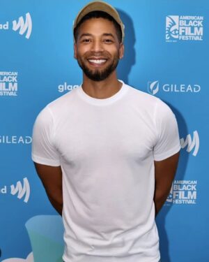 Vivica A. Fox Instagram - TGIF Dawlings! Please join me in wishing my HANDSOME Nephew @jussiesmollett & DIRECTOR of our NEW film @thelostholliday A HAPPY BLESSED BIRTHDAY! Jussie I've known u since u were 7yrs old so we go back like kool-aid! 🤣 I LUV U & YA FAMILY TONS! So on behalf of myself & ya ENTIRE @thelostholliday family we wish u the HAPPIEST BIRTHDAY! SO GOOD TO SEE YA SMILING! 🥰 #LifeIsGood #GodIsGood #Blessed #Respect #GurlPower #VivicaFoxHair #TeamVivica #TeamFox #MyGrindDontStop #LegitimateCareers #BossMoves #LoveWins #FILMLIFE #Director #Actors #Producers #ClassicBadChicks 🔥🖤💖🫅🏾👸🏾🎬 🎉🎂🥂🔥