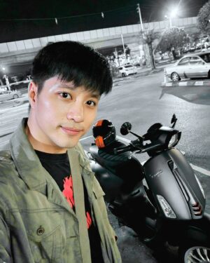 Vivid Bavornkiratikajorn Instagram - เบาะพี่ยังว่าง จะมีใครบ้างมาขี่ให้ (อยากเป็นคนซ้อน อร๊ายยยยย 🫦 🤪)🛵🛵🛵
#happy 
#motorcycle 
#freedom