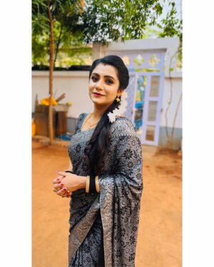 Vj Dhanusek Vijayakumar Instagram - Being ANJALI ❤️ 

Sets of Nee Naan Kadhal 🎬📹

Captured by : @shankaresh_kumar_official Nanba 👫🏻
.
.
.
#vjdhanusek #Anjali #actresses #vijaytv #vijaytelevison #neenaankadhal #neenaankadhalvijaytv #serials #instagood #instapic #instalike #instadaily #instamood #instafashion #instalove #instafashion #trending #foryou #viral #picoftheday #happyme