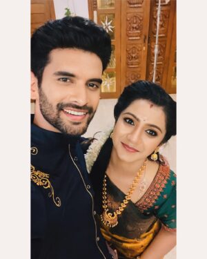 Vj Dhanusek Vijayakumar Instagram - Pasamalars of NNK ❤️

Anjali & Raghav 🫶🏻 @premjacob06 
.
.
.
#vjdhanusek #premjacob #friendship #neenaankadhal #vijaytv #vijaytelevison #vijaytvserial #actor #tamilserials #instagood #instalike #instadaily #instamood #instalove #instaphoto #trending #foryou #picoftheday #happyme