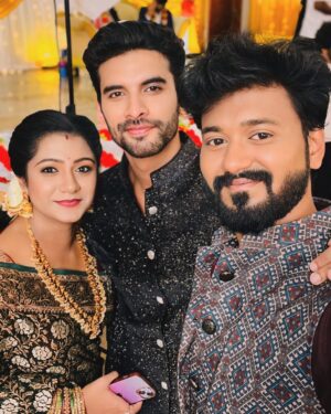 Vj Dhanusek Vijayakumar Instagram - Perfect triage for a perfect image 📸✨
@premjacob06 @shankaresh_kumar_official 

From the sets of NNK 🎬
.
.
.
.
#vjdhanusek #premjacob #shankareshkumar #neenaankaadhal #vijaytelevision #actor #siblings #friends #friendship #instagram #instagood #instalike #instalove #instalove #family #tamilserials #foryou #fyp #pictures #picoftheday #happyme
