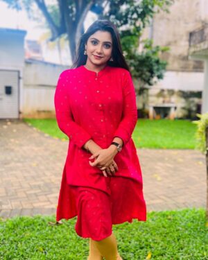 Vj Dhanusek Vijayakumar Instagram - கண்களில் இடம் கொடுப்பாயா… ❤️🥰
.
.
.
.
#vjdhanusek #actress #loveyourself #mylife #insta #instalike #instagood #instagram #instamood #instafashion #instaphoto #vijaytelevision #neenaankaadhal #beyou #mycapture #pics #foryou #fyp #trending #picoftheday #happyme