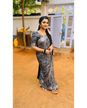 Vj Dhanusek Vijayakumar Instagram - Being ANJALI ❤️ 

Sets of Nee Naan Kadhal 🎬📹

Captured by : @shankaresh_kumar_official Nanba 👫🏻
.
.
.
#vjdhanusek #Anjali #actresses #vijaytv #vijaytelevison #neenaankadhal #neenaankadhalvijaytv #serials #instagood #instapic #instalike #instadaily #instamood #instafashion #instalove #instafashion #trending #foryou #viral #picoftheday #happyme