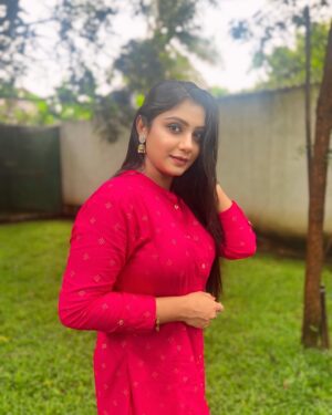 Vj Dhanusek Vijayakumar Instagram - கண்களில் இடம் கொடுப்பாயா… ❤️🥰
.
.
.
.
#vjdhanusek #actress #loveyourself #mylife #insta #instalike #instagood #instagram #instamood #instafashion #instaphoto #vijaytelevision #neenaankaadhal #beyou #mycapture #pics #foryou #fyp #trending #picoftheday #happyme