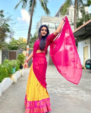 Vj Dhanusek Vijayakumar Instagram - பஞ்சு மிட்டாய் சேலை கட்டி…🥻❤️
.
.
.
. 
#vjdhanusek #Anjali #actresses #traditional #sareelove #insta #instagood #instalike #instamood #instafashion #instaglam #instalove #vijaytvserial #neenaankadhal #girlfashion #beyou #pink #trending #picture #foryou #picoftheday #happyme