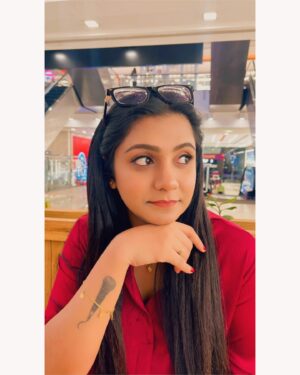 Vj Dhanusek Vijayakumar Instagram - Nee pesa lighta.. Aasa kooda… ❤️🥰
.
.
Pc 📸 : @varshinisureshoffl 😘
.
.
.
#vjdhanusek #actress #pics #casual #instagood #instadaily #instalike #instagram #instamood #instafashion #instalove #fashion #redlove #girlinred #picture #foryou #fyp #picoftheday #happyme