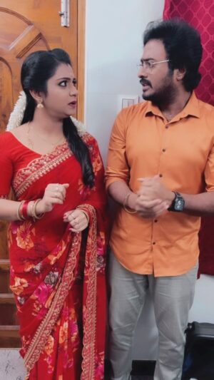 Vj Dhanusek Vijayakumar Instagram - Krishna & Anjali…. சதிலீலாவதி effect 🤣 😜 
Shooting spot fun 🎬😆 
.
.
.
#vjdhanusek #naveenmuralidhar #vijaytv #vijaytvserial #neenaankadhal #vijaytelevison #shooting #kamalhaasan #sathileelavathi #tamilmovies #comedy #reels #reelsinstagram #reelitfeelit #reelkarofeelkaro #reelindia #reelviral #trendingreels #trending #foryou #viralreels #videooftheday