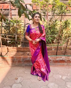 Vj Dhanusek Vijayakumar Instagram - Drape…Pose…Click 📸❤️

Being Anjali 🥰
.
.
.
.
#vjdhanusek #Anjali #neenaankadhal #vijaytv #vijaytvserial #instagood #instagram #instalike #instadaily #instafashion #saree #sareelove #traditional #trending #foryou #fyp #picoftheday #happyme