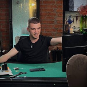 Vlad Cherevatiy Instagram - Для всех кто скучает - прямой эфир в 20:00 🤗