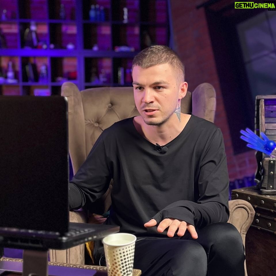 Vlad Cherevatiy - 3.3K Likes - Кто не спит?
Важный вопрос, возможно завтра этого поста уже не будет.
Прошу ответить честно и не коротко.
Как часто вы пользуетесь услугами риелтора?
Аренда/покупка квартиры/ дома🏠
Как Вам сервис и ценовая политика?
Есть ли у Вас смешные истории?
Как вы относитесь к рекомендации риелторов?