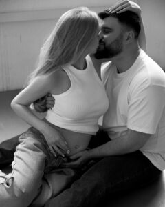 Vlad Shevchenko Instagram - Особливий день для особливої новини — ми станемо батьками🐣