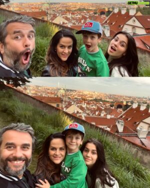 Vladimír Kobielský Instagram - 24h v Prahe ♥️
@praguequadrennial @zoopraha @kuchyn_na_hrade 
#theatre #scenography #exposition #zoo #praha #foodlover #view #family