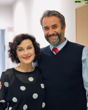 Vladimír Kobielský Instagram - Už zajtra si s nami zahrá táto sympatická speváčka o 17:55 na @tvmarkizaofficial v @mamanaprenajom.markiza 🤞😉 

Ešte v sobotu mala v O2 aréne oslavu svojej 50 tky a večer je s nami!!! Alebo sa mýlim?!😜 

@beatadubasova.sk #zadveramimojejizby #vratmitiehviezdy #smetakeakesme #hity