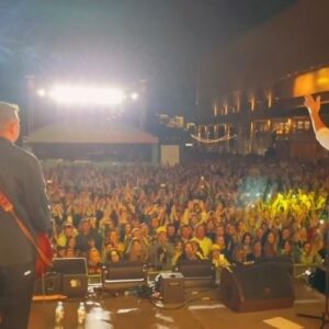 Vladimir Krestovskiy Instagram - 26 августа, Москва, парк искусств «Музеон».
Фестиваль «СберМаркет. Лето открытий»

Видео: @yyuonna

#уматурман #uma2rman #москва