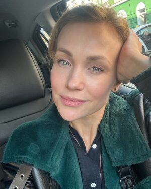 Vlastina Svátková Instagram - Rty popraskané od suchého humoru, kterému rozumí jen ten, kdo se umí smát sám sobě…