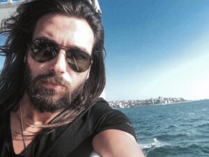 Volkan Keskin Instagram - Üsküdar Beşiktaş motoru dünyanın en güzel beş dakikalık seferlerinden biri. O beş dakikaya ne güzel sohbetler ne güzel tanışmalar ve çay simitler sıkıştırılır #istanbul ❤️