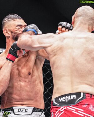 Volkan Oezdemir Instagram - Got the #7 out of there in less than 3’ ⌚

I want to fight the #3... @ufc just line him up, I’ll chop him down in #NoTime 🌋