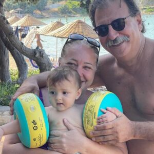 Volkan Severcan Instagram - Torunla biraz tatil… Haftasonu kapalıyız…😉🤩⛅️🕶️🧢♥️🧿🙏💐👶 @mmugesevercan @masallyavuz  @melissevercanyavuz @cnstyvz 

#summer #holiday #travel #love #nature #photooftheday #photography #beautiful #instagood #art #photo #sunset #travelphotography #beach #instagram #happy #picoftheday #sea #vacation #follow #fashion #friends #naturephotography #sun #cute #travelgram #wanderlust #fun #instatravel #lifestyle •