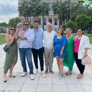 Volkan Severcan Instagram - Babalar, dedeler, torunlar, anneler, anneanneler, babaanneler, halalar, görümceler, dünürler kısacası “AŞK”…
Canım ailem…
Babalar günümüz kutlu olsun…♥️♥️♥️💐💐💐💐🙏🧿🧿🧿🧿🧿🧿🧿
@melissevercanyavuz @cnstyvz @yavuzvedatt @meyseryavuz @gulfemyavuz @mmugesevercan