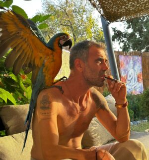 Volkan Uygun Instagram - Severiz..🦜