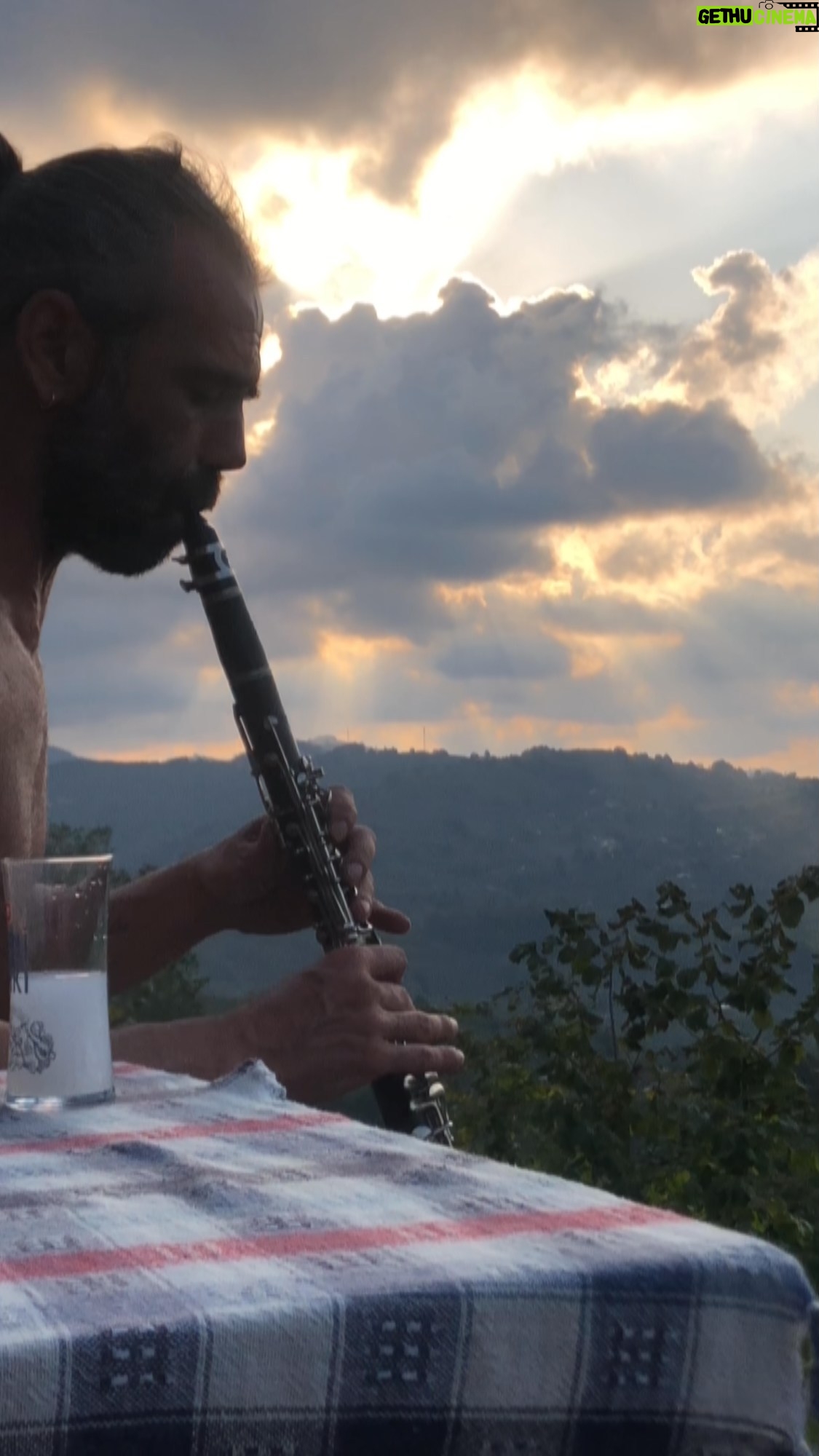 Volkan Uygun - 1.2K Likes - Çalmaya çalışmak 😊